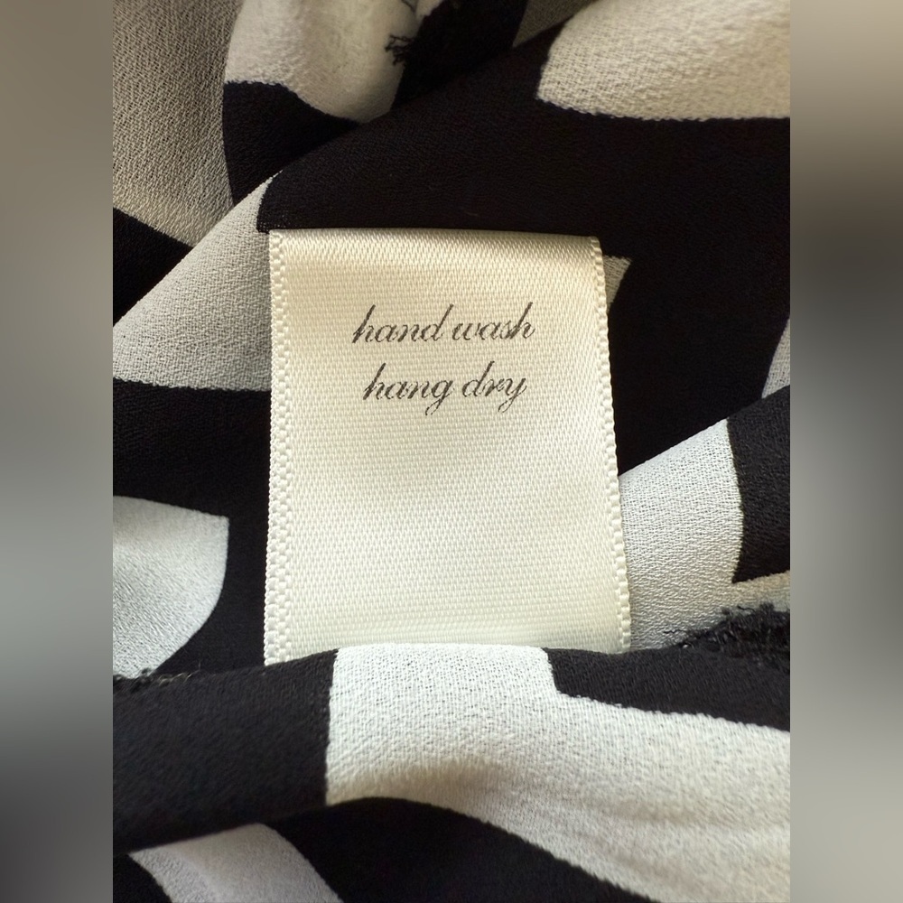 Francesca’s Chevron Print High-Low Blouse – Black & White – Small - Picture 6 of 6